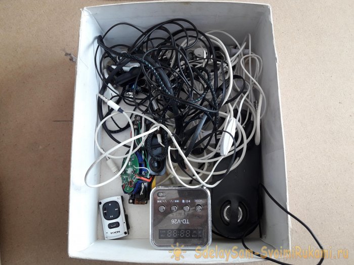 Собираем одни наушники из двух