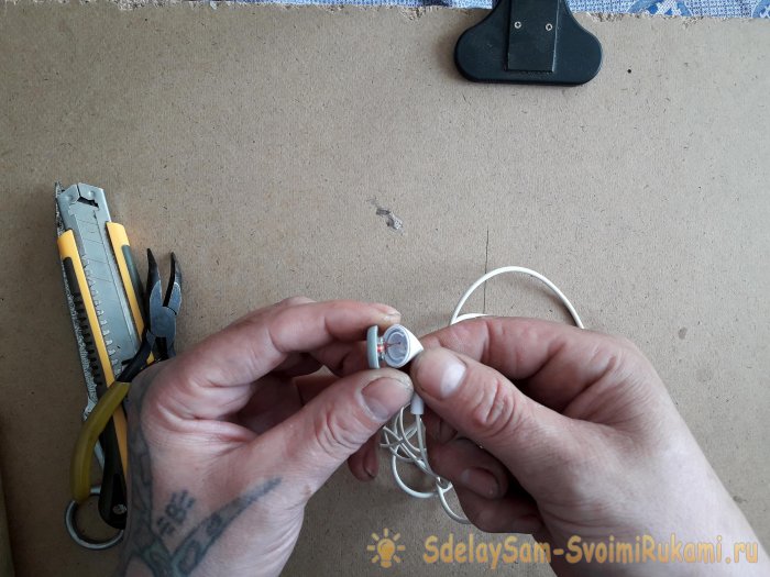 Собираем одни наушники из двух