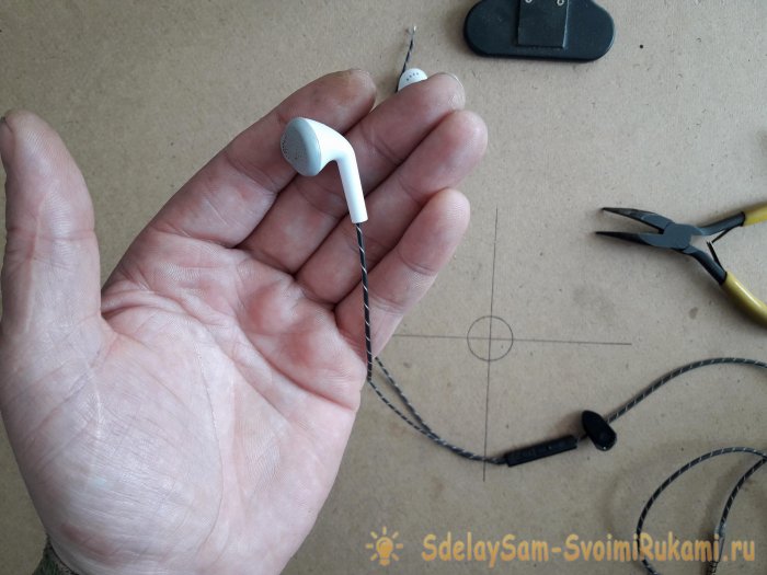 Собираем одни наушники из двух