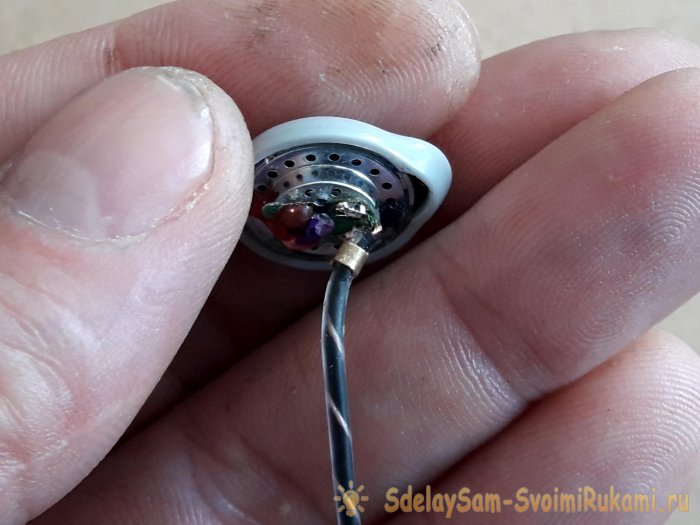 Собираем одни наушники из двух