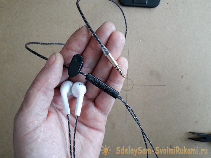 Собираем одни наушники из двух