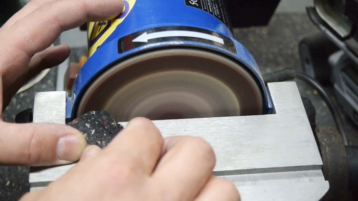 Как очистить наждачную бумагу