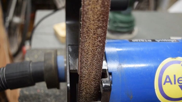 Как очистить наждачную бумагу