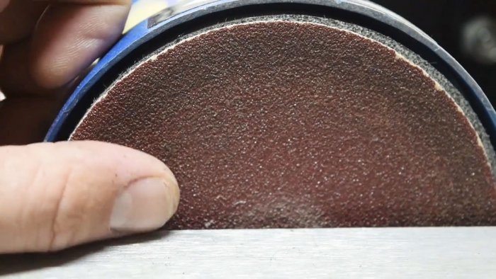 Как очистить наждачную бумагу