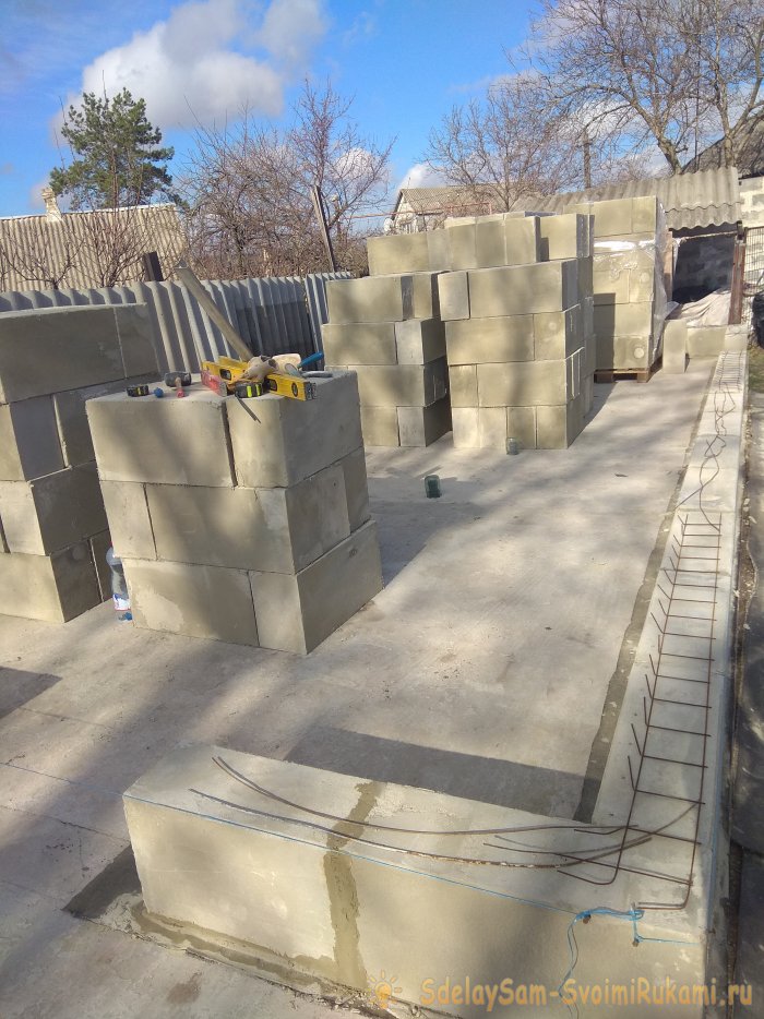 Возведение стен из пеноблоков