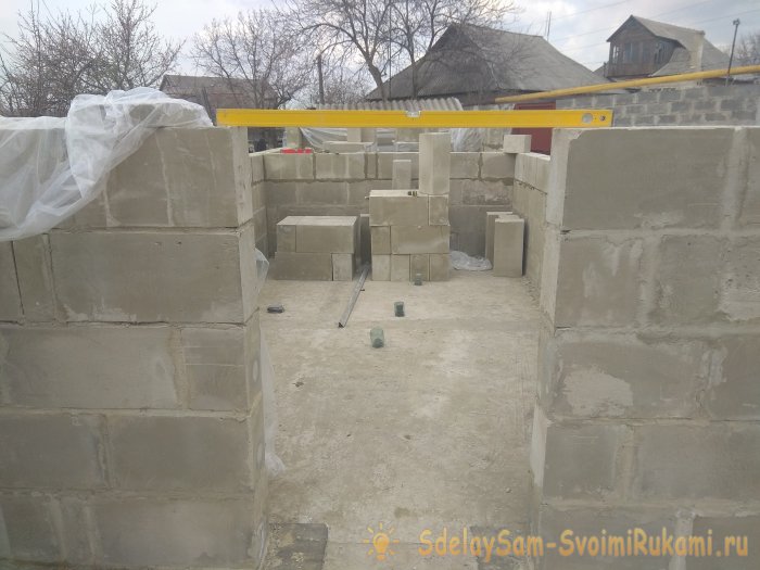 Возведение стен из пеноблоков