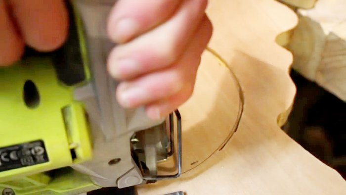 Используем деревянный диск для быстрой наточки ножей