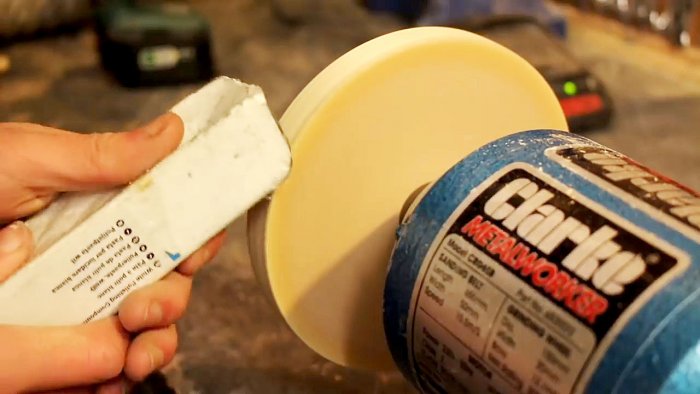 Используем деревянный диск для быстрой наточки ножей