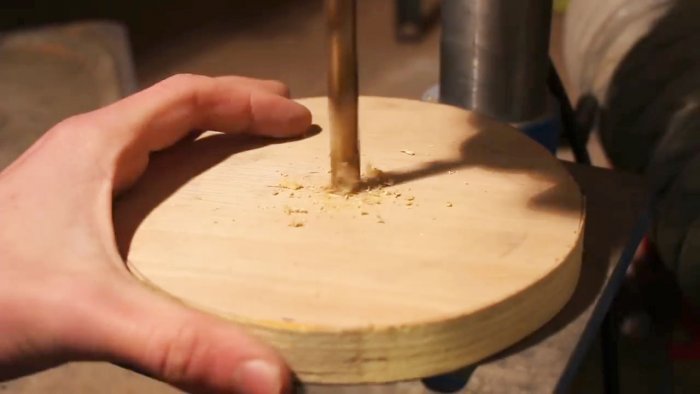 Используем деревянный диск для быстрой наточки ножей