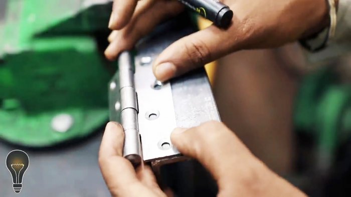 Как сделать листогиб из уголка и дверных петель