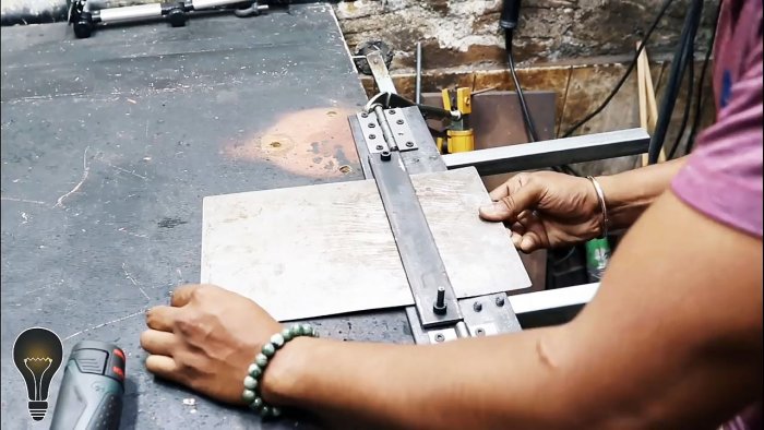 Как сделать листогиб из уголка и дверных петель