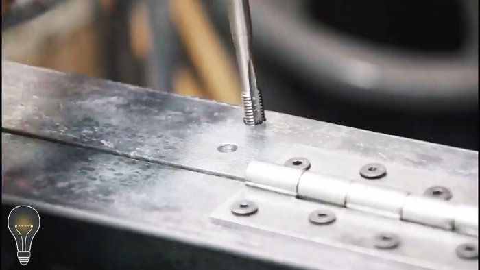 Как сделать листогиб из уголка и дверных петель