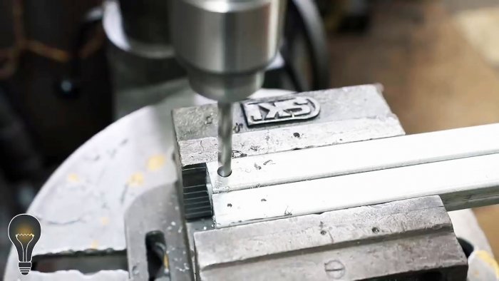 Как сделать листогиб из уголка и дверных петель