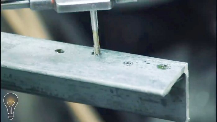 Как сделать листогиб из уголка и дверных петель