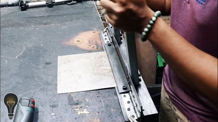 Как сделать листогиб из уголка и дверных петель