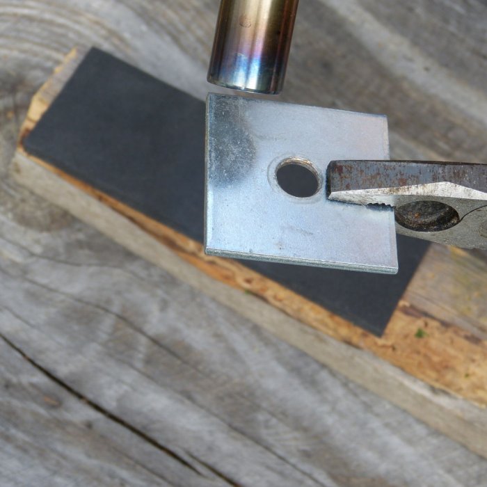 Самодельная щетка из вторсырья к которой не липнет мусор