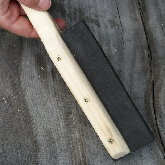 Самодельная щетка из вторсырья к которой не липнет мусор