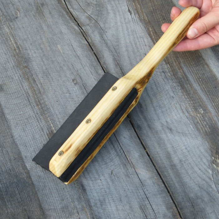 Самодельная щетка из вторсырья к которой не липнет мусор