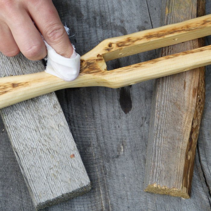 Самодельная щетка из вторсырья к которой не липнет мусор