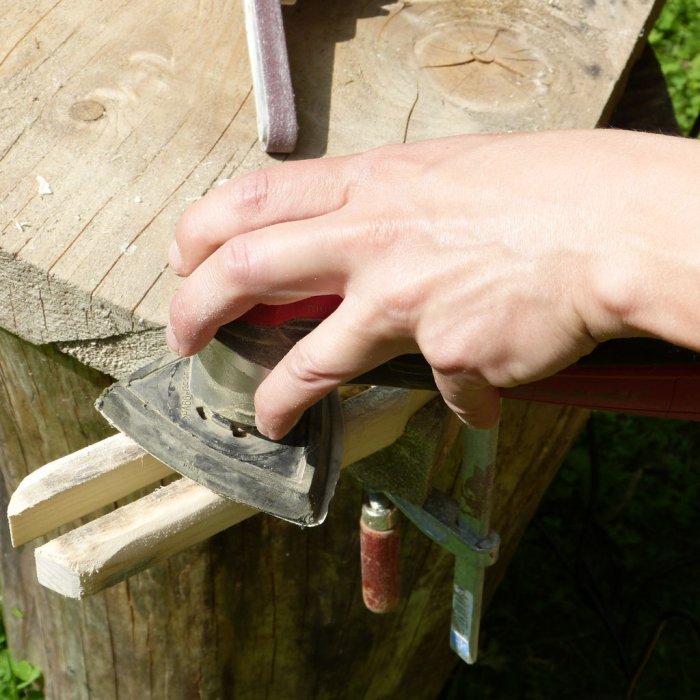 Самодельная щетка из вторсырья к которой не липнет мусор