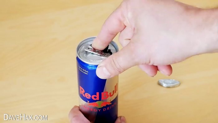 Как проткнуть алюминиевую банку пальцем