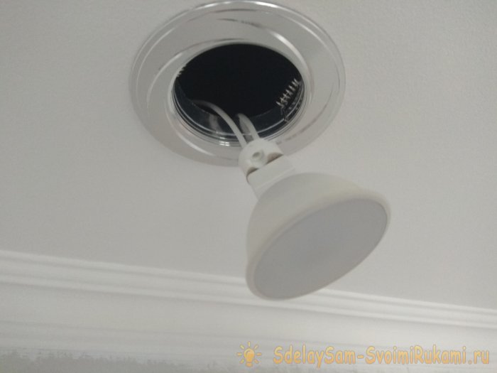 Монтаж встраиваемых софитов к потолочному коробу из гипсокартона