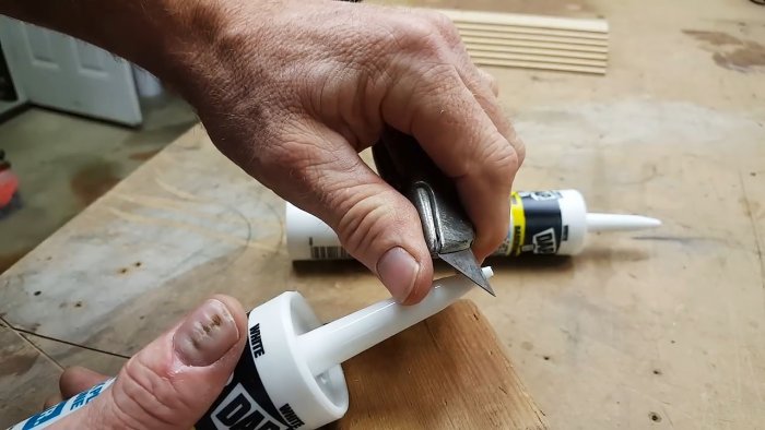 Как правильно открыть тюбик силикона чтобы выполнить работу качественно