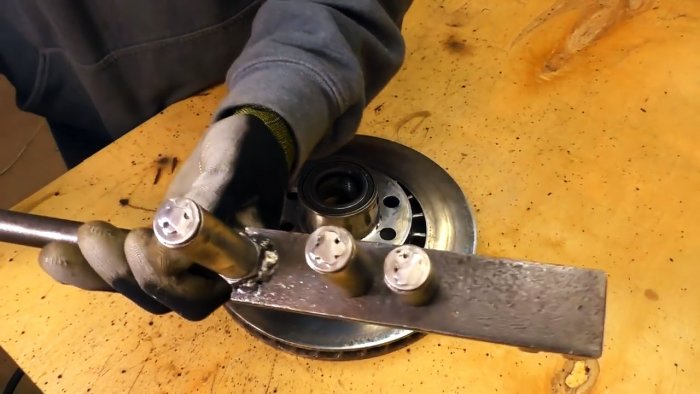 Многофункциональное приспособление для гибки