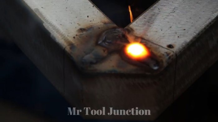 Как сделать необычный аккуратный изгиб профильной трубы под любой угол