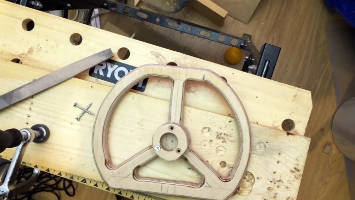 Как сделать детский электромобиль из фанеры и шуруповерта