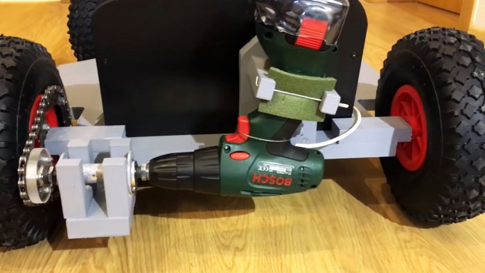 Как сделать детский электромобиль из фанеры и шуруповерта