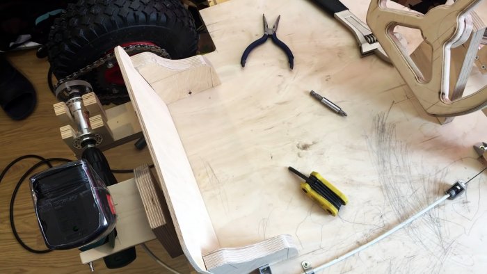 Как сделать детский электромобиль из фанеры и шуруповерта