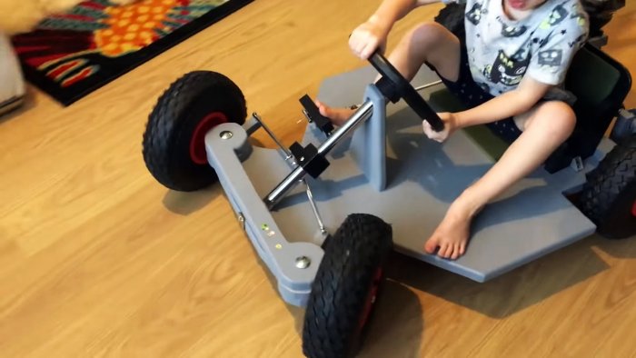 Как сделать детский электромобиль из фанеры и шуруповерта
