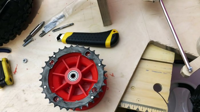 Как сделать детский электромобиль из фанеры и шуруповерта