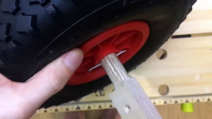 Как сделать детский электромобиль из фанеры и шуруповерта