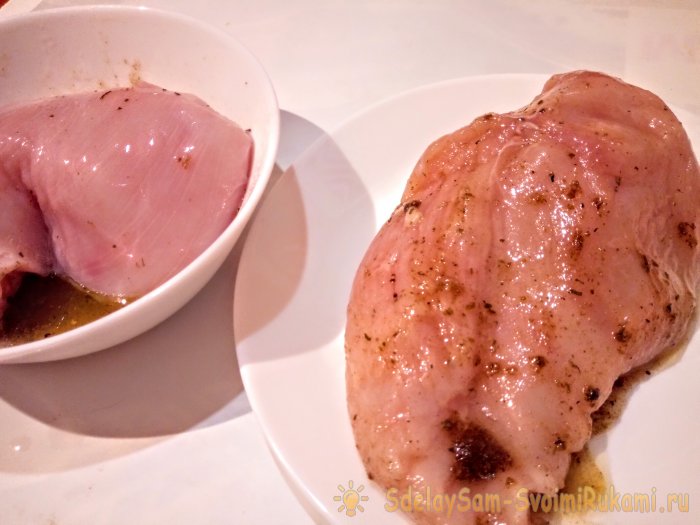 Пастрома из куриной грудки полезная замена магазинной колбасе за час активной готовки