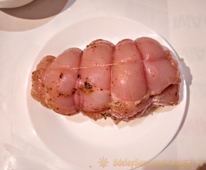 Пастрома из куриной грудки полезная замена магазинной колбасе за час активной готовки