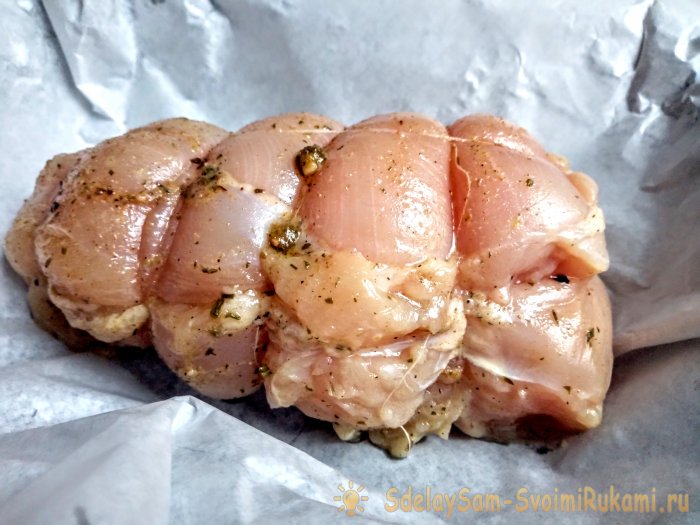 Пастрома из куриной грудки полезная замена магазинной колбасе за час активной готовки