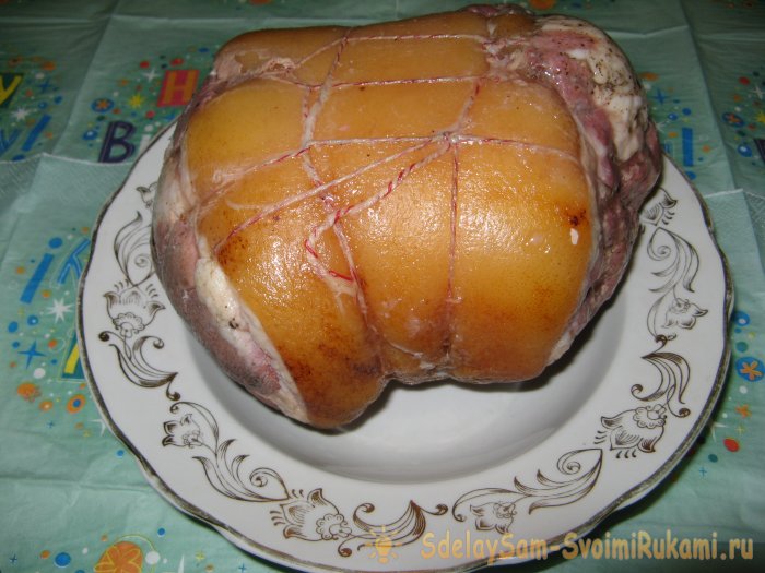 Простой рулет из свиной голяшки для новичков в изготовлении мясных деликатесов