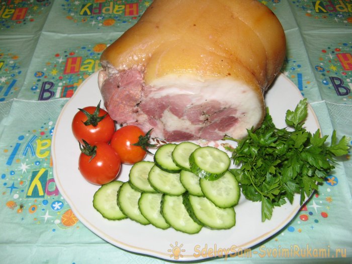 Простой рулет из свиной голяшки для новичков в изготовлении мясных деликатесов