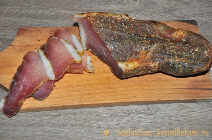 Бастурма из свинины в холодильнике