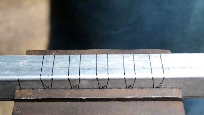 Как сделать идеальный изгиб уголка или профильной трубы подрезкой без гибки