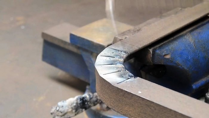 Как сделать идеальный изгиб уголка или профильной трубы подрезкой без гибки