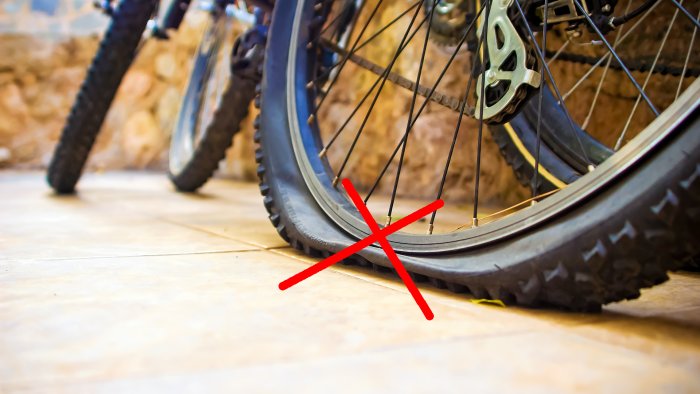 Лайфхак как защитить колеса велосипеда от проколов